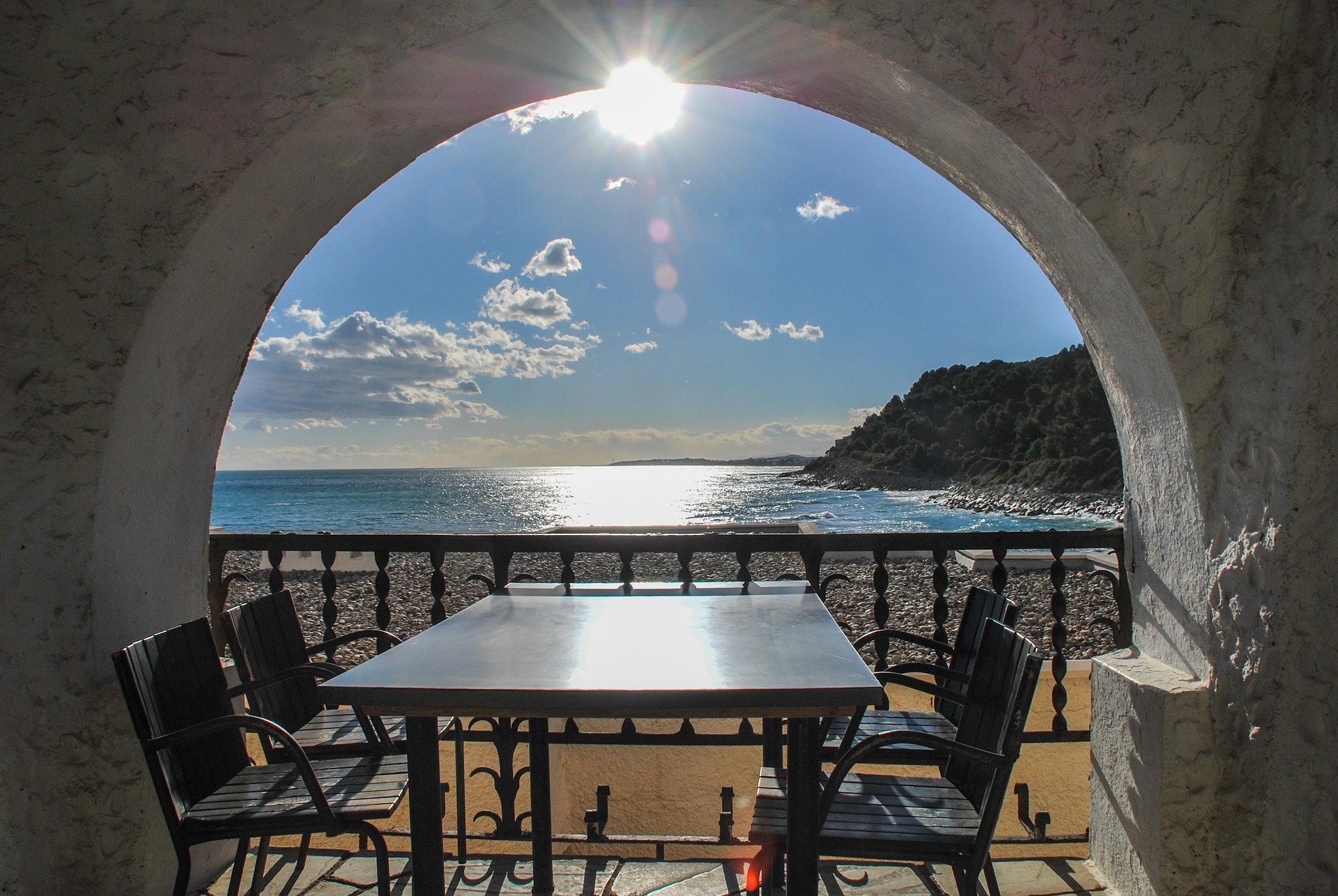 Mediterranean lifestyle in Cyprus representing the Non-Dom tax residency programme that gives internationally mobile investors and entrepreneurs up to 17 years of zero dividend and interest tax